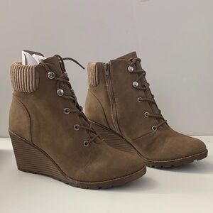 R2 Women's Brown Lace-Up wedge Boots